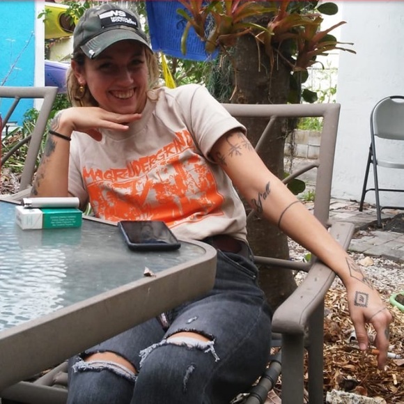 Meet your Posher, Wesson Lee - Picture 2 of 2